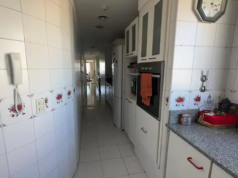 Departamento 4 ambientes con 5 baños