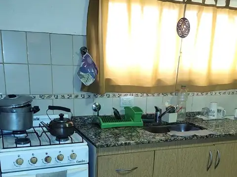 Casa 8 ambientes con 2 baños