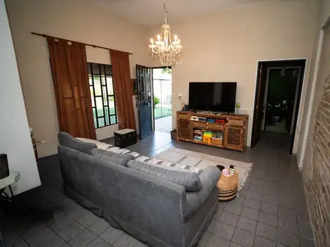 Casa 3 ambientes con 1 baño