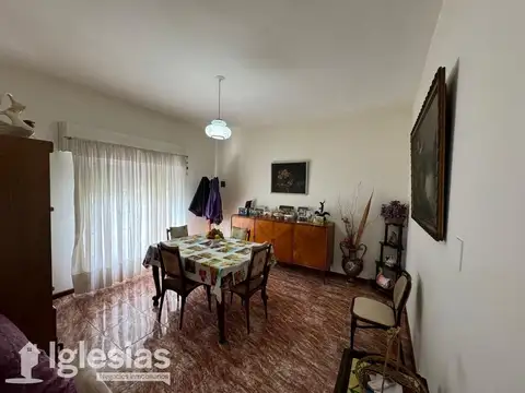 Casa 2 ambientes con 2 baños