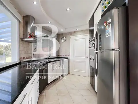 Casa 4 ambientes con 3 baños