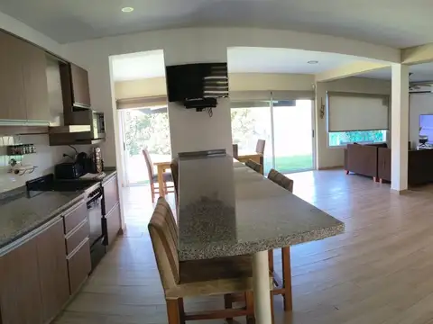 Casa en venta 5 ambientes en Casa del Este  Pilar del Este