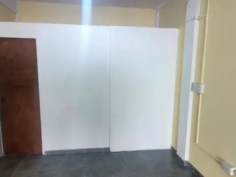 Local en Alquiler en Gonzalez Catan, $ 600.000