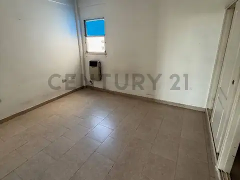 VENTA - DEPARTAMENTO 2 AMBIENTES CON BALCÓN AL FRENTE Y TERRAZA EXCLUSIVA - VÉLEZ SARSFIELD