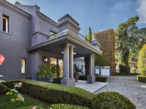 Casa 7 ambientes con 9 baños