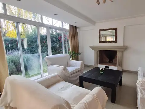 Casa en Venta en Chacras De Coria, USD 1.111