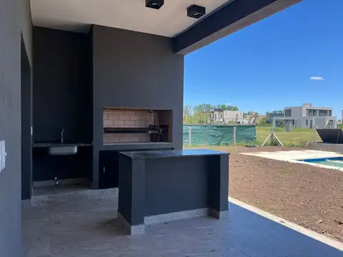 Casa 5 ambientes con 2 baños