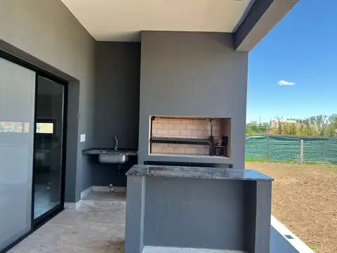 Casa en Venta con 3 cocheras