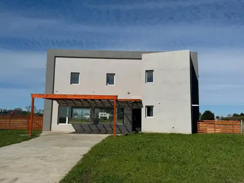 Casa en venta San Sebastian Area 2 a la laguna y Golf