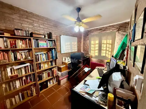 Casa 7 ambientes con 2 baños