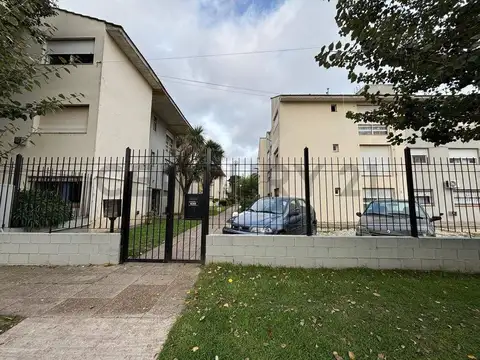 De los Inmigrantes 600, Piso 0