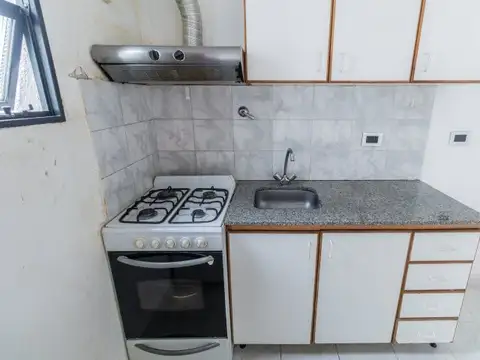 - Departamento 2 ambientes con patio y cocina integrada Monte Castro