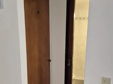 Departamento tipo casa en alquiler en Monte Castro