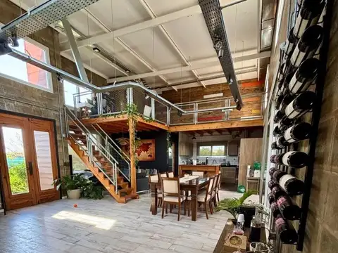 Casa en Venta con 2 cocheras