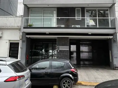 Venta cochera fija descubierta en pb - v. urquiza
