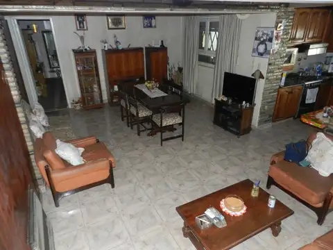 Casa 4 ambientes con 2 baños