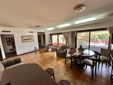 Casa 6 ambientes con 2 baños