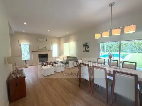 Casa en Venta con 3 cocheras