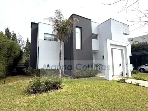 Casa en Venta en Barrio San Francisco, Villa Nueva, Sobre Lote 800 m² *APTO CREDITO*