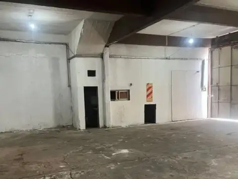 Galpon en Alquiler Villa Dominico ingreso 2 calles