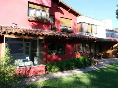 Casa 6 ambientes con 5 baños