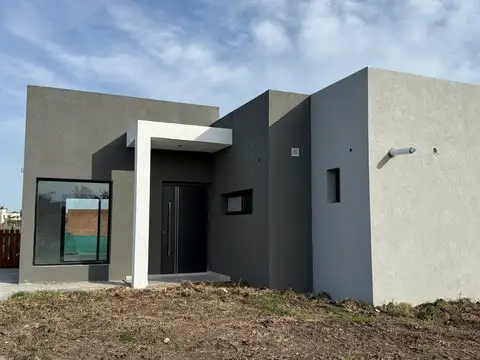 Casa Chalet  en Venta en Santa Sofía, Pilar del Este, Pilar