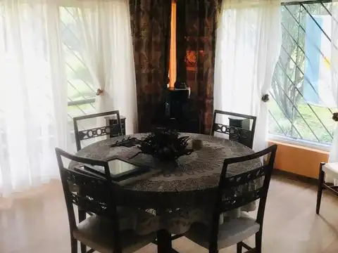 Casa 5 ambientes con 4 baños