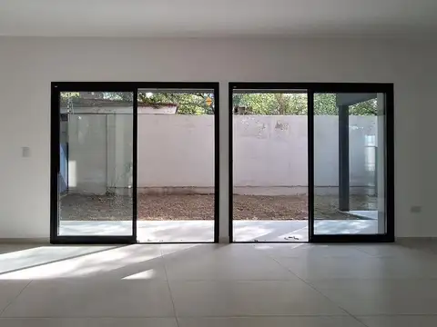 Casa 4 ambientes con 3 baños
