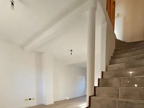 Depto Tipo Casa en Venta con 1 cocheras