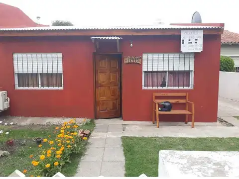 Casa en venta - 2 Dormitorios 2 Baños 1 Cochera - 450Mts2 - Miramar