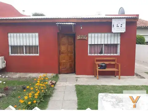 Casa en venta - 2 Dormitorios 2 Baños 1 Cochera - 450Mts2 - Miramar