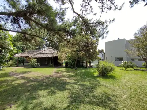 Venta Casa 3 amb con piscina en  Barrio Parque Sakura, G de la Vega al 500, Exaltacion de la Cruz