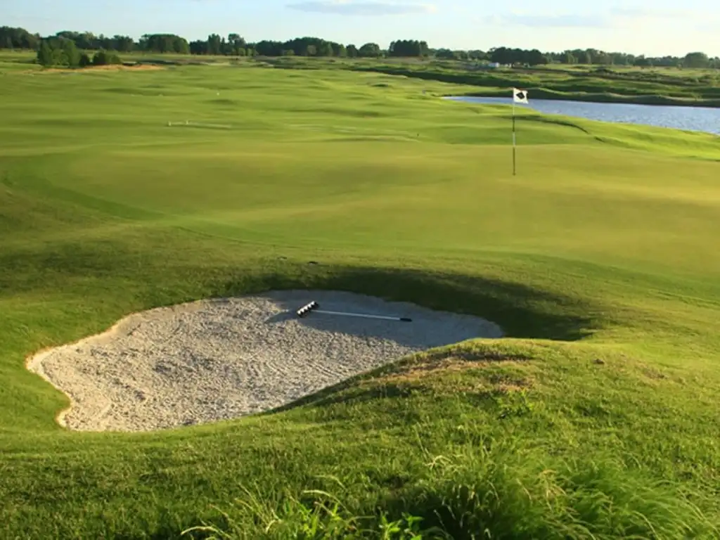 Actividades deportivas futbol, golf, tenis, polo en Pilara