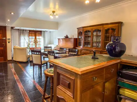 Casa en Venta con 3 cocheras