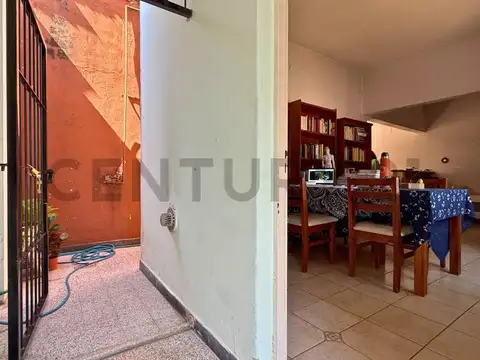 Venta Casa distribuida en dos plantas autónomas | Arroyito, Rosario