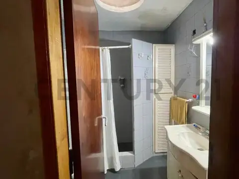 Casa en venta 3 dormitorios cochera y patio zona Facultades