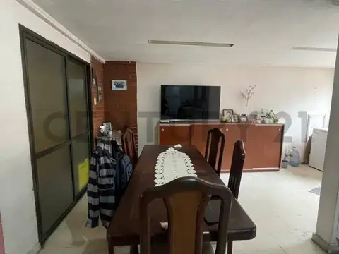 Casa 4 ambientes con 1 baño