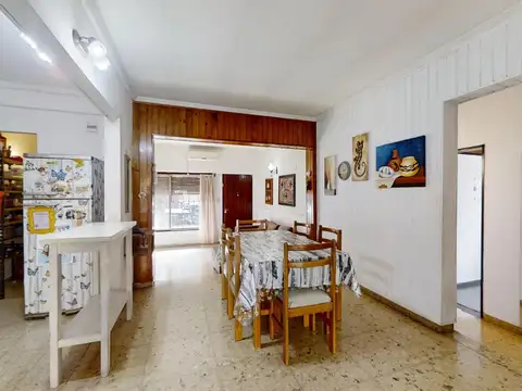 Casa 5 ambientes con 2 baños