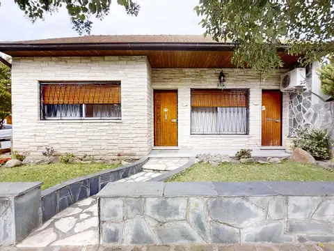 Casa en Venta 5 ambientes en Boulogne con Playroom, Dos Cocheras, Patio y Terraza