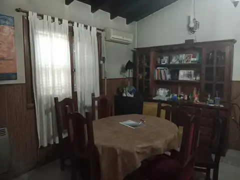 SE VENDE CASA DE CINCO AMBIENTES EN CIUDAD EVITA