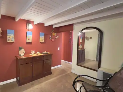 Cod 371 – Propiedad en Carilo con dependencia de servicio en gran lote + Piscina a 4 cuadras del mar