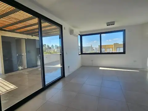 Depto Tipo Casa en Alquiler de 2 dormitorios
