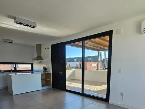 Depto Tipo Casa en Alquiler con 2 cocheras
