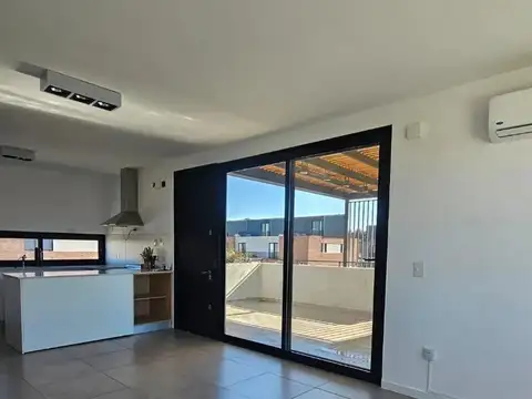 Depto Tipo Casa en Alquiler en Santa Ana, USD 900