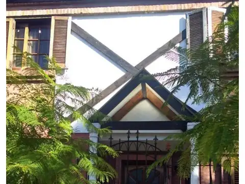 Casa en dos plantas de 4 amb.c/garage  (Punchauca 100- Haedo