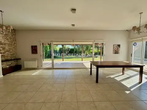 Casa en Venta con 2 cocheras