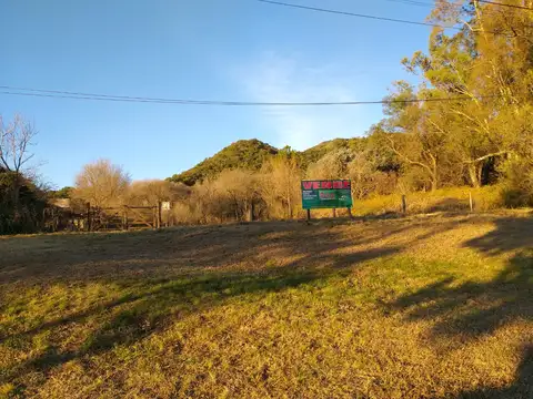 Lote en venta sobre Ruta Nº 5 en Calamuchita – Terreno amplio al pie de las Sierras con servicios (Cód. 2120)
