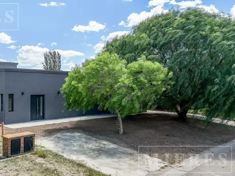 Casa en alquiler anual sobre lote interno area 12 Barrio San Sebastian, Loma Verde
