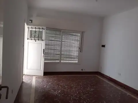 EXCELENTE DEPOSITO TECHO HORMIGON CON OFICINAS AL FRENTE