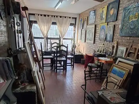 Casa 8 ambientes con 2 baños